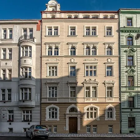 Dobrovskeho 30 Apartment